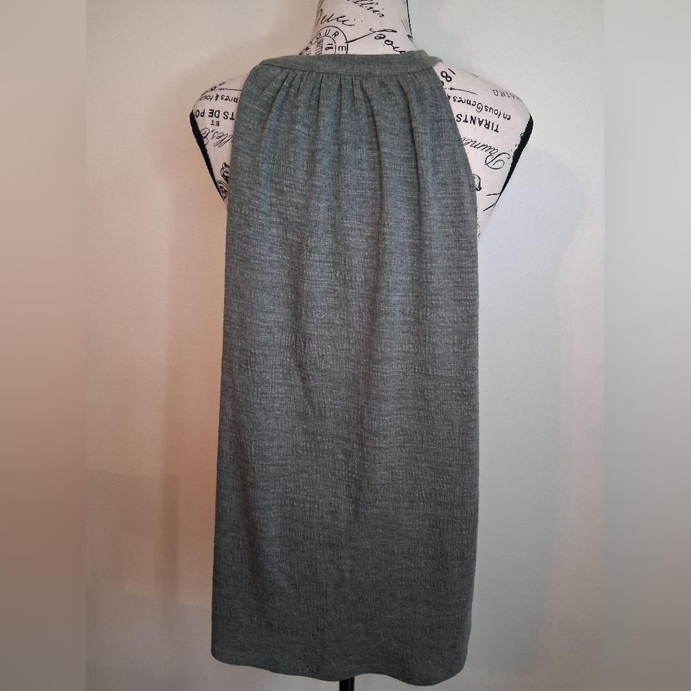 Sleeveless Top Size Large - Picture 7 of 7